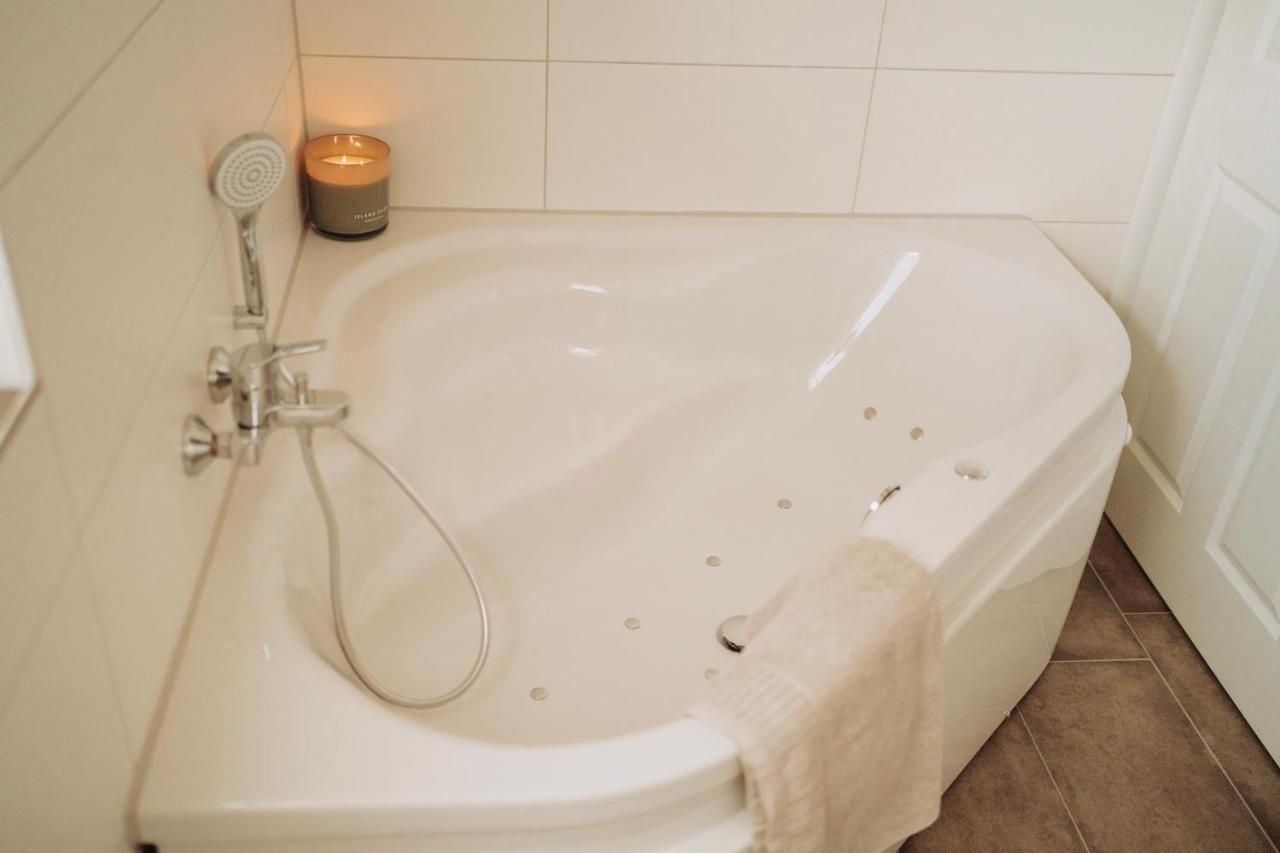 Malerisch Am See Mit Kamin, Sauna & Whirlpool ノルトホルン エクステリア 写真